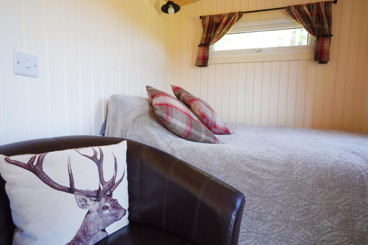 The Laburnum Retreat Shepherd Hut Private Hot Tub Upper Hulme Ngoại thất bức ảnh